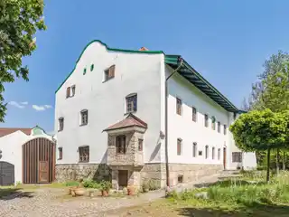 Refuge from 1767 in the Heart of the Village