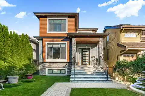 Beautifully Built Home with Golf Course Views