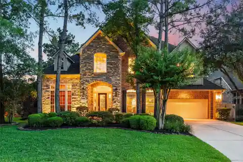 Beautifully Maintained Home in Bantam Woods