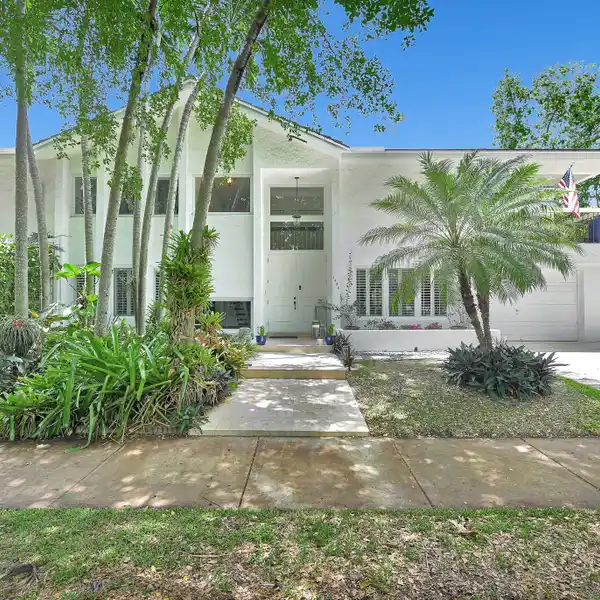 BEAUTIFULLY UPDATED MID-CENTURY MODERN HOME