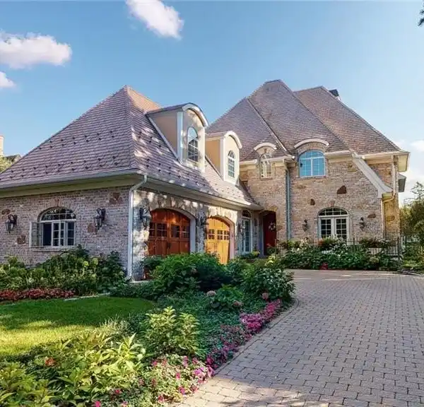 GRACIOUS PILL HILL HOME