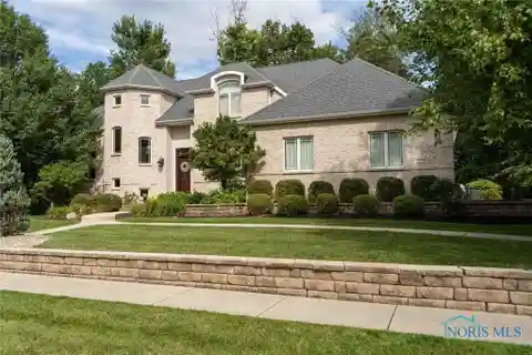 Custom Home on Wooded Lot in Lakeview Park Estates
