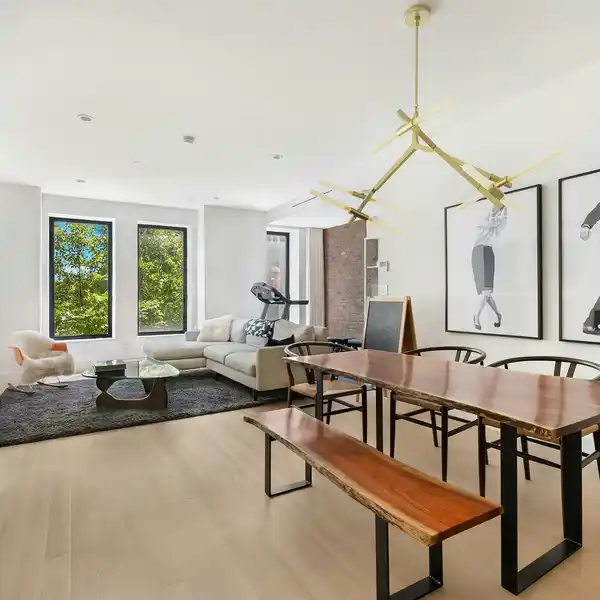 BEAUTIFULLY DESIGNED APARTMENT IN A BOUTIQUE BUILDING