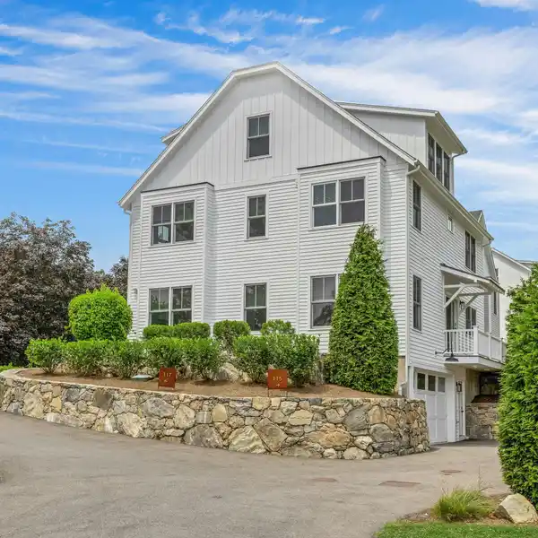 ELEGANT IN-TOWN LIVING WITH ELEVATOR CONVENIENCE