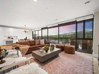 Rare Residence in Governor's Plaza