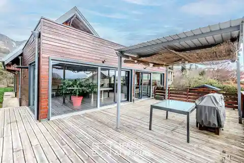 Contemporary Villa with Stunning Alpine Views