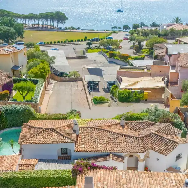 ELEGANT VILLA WITH POOL