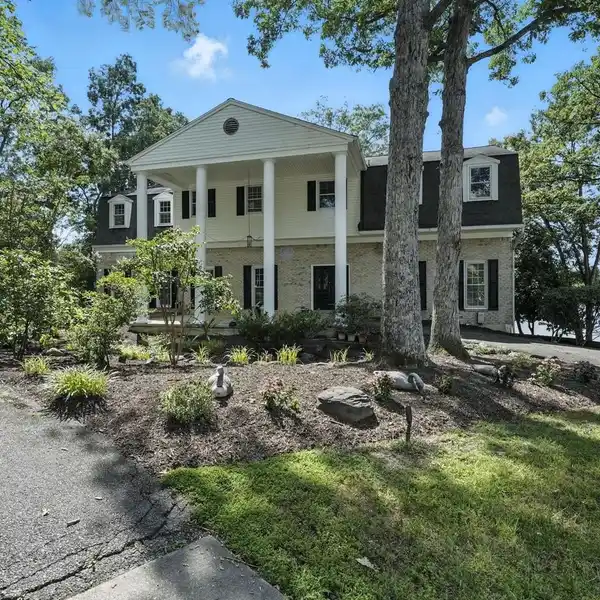 ELEGANT AND STATELY COLONIAL ON SWAN CREEK