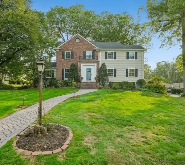 CHARMING CENTER HALL COLONIAL