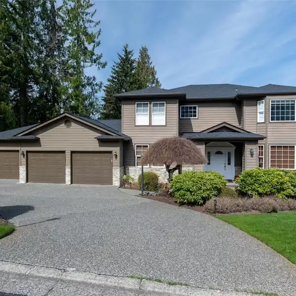 GENEVA HOME OVERLOOKING LAKE WHATCOM