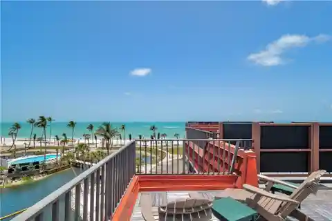 Stunning Gulf-View Penthouse with Private Rooftop