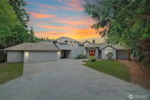 Prime and Private Estate on Lake Shoecraft