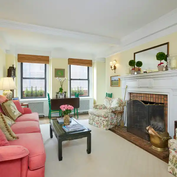 GRACIOUS PRE-WAR ELEGANCE