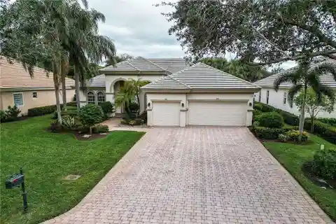 Rare Home in Popular Kenwood in Shadow Wood