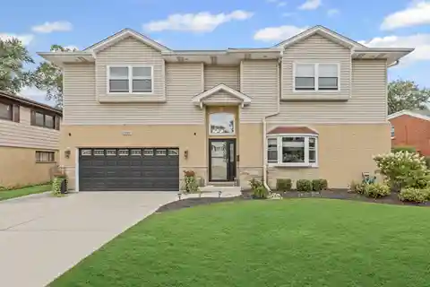 Move-In Ready Elmhurst Gem with Outdoor Living