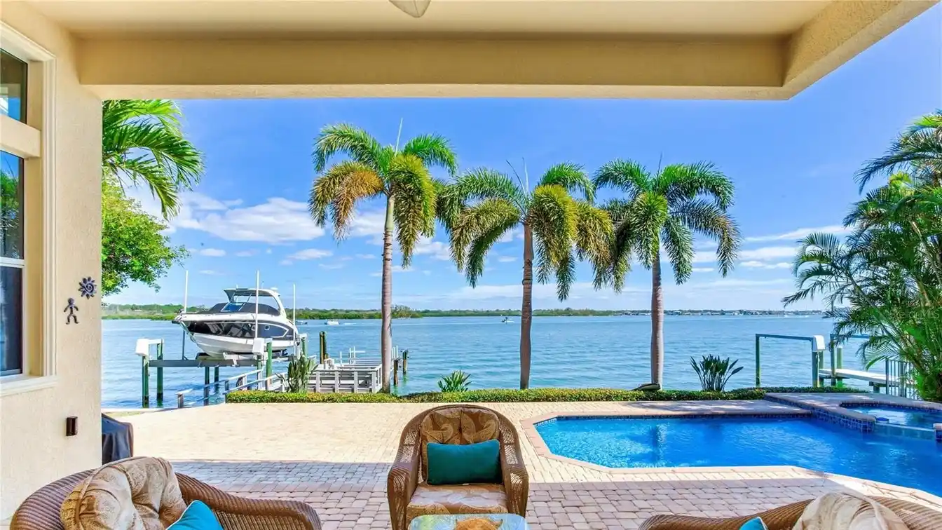 Luxury Waterfront Oasis