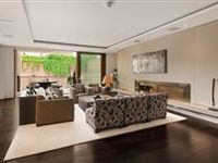 EXCEPTIONAL THREE BEDROOM LATERAL APARTMENT