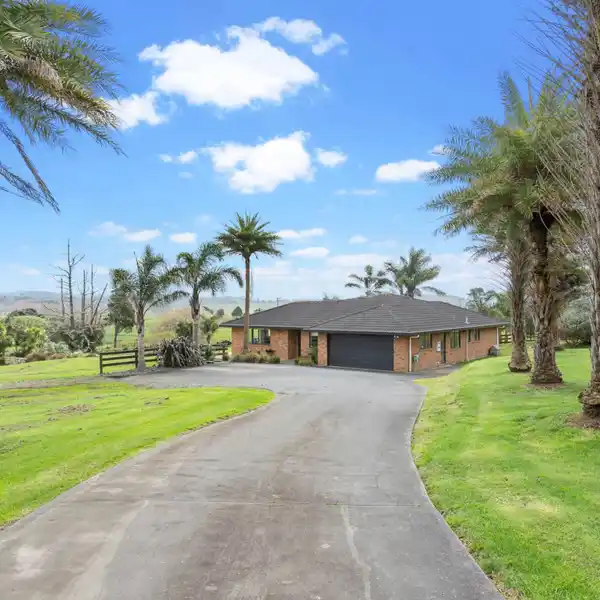 19 ACRES OF PURE COUNTRY BLISS WITH DUAL DWELLINGS
