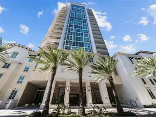 Exclusive Renovated Condo at Plaza on Harbour Island