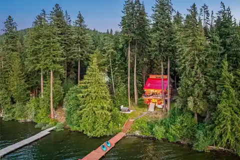 Rare Lakefront Retreat