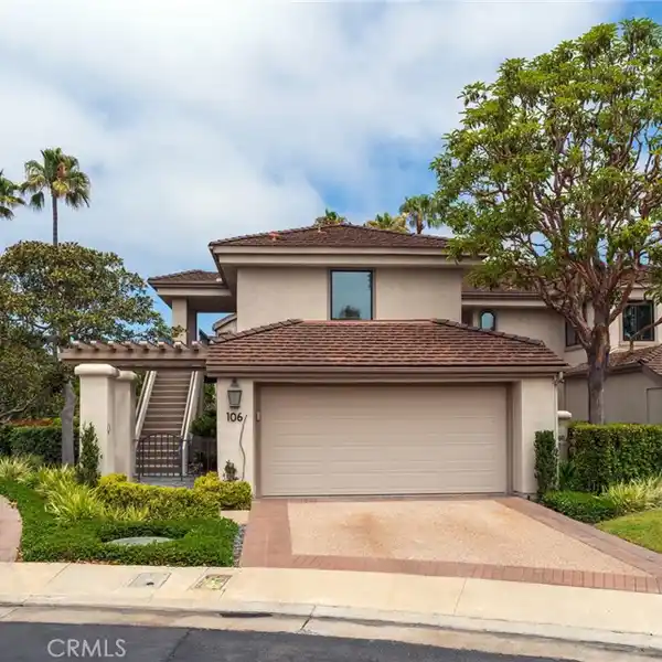 UPPER-LEVEL LUXURY PENTHOUSE IN IDEAL LOCATION