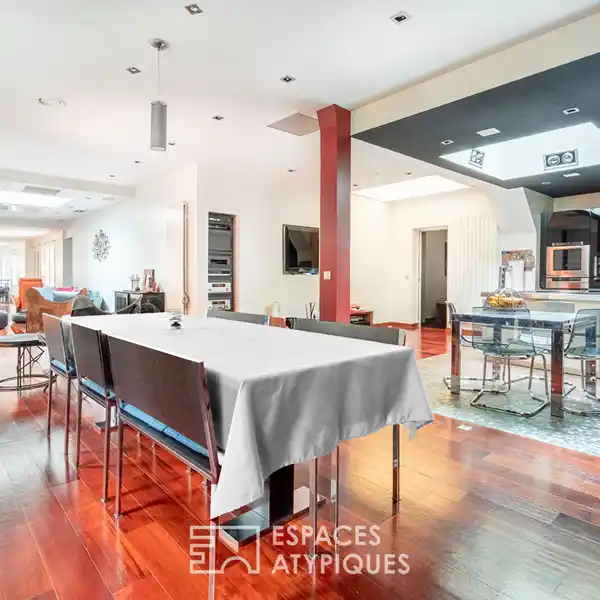 CONTEMPORARY LOFT IN A SOUGHT-AFTER DISTRICT