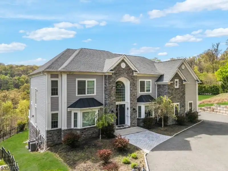 Magnificent Turn-key Property