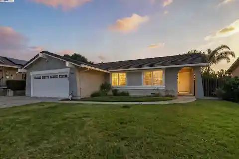 Move-In Ready Gem with No Rear Neighbors