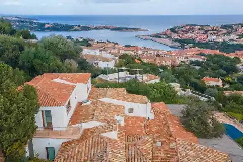 Striking Eight Bedroom Luxury Villa