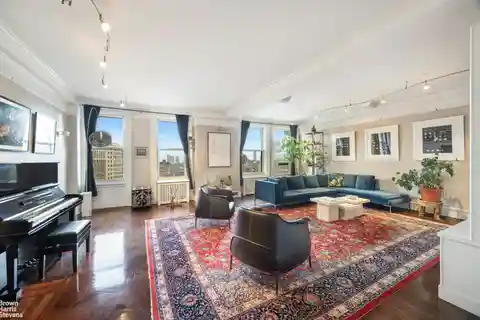 Lovely Home in the Clebourne