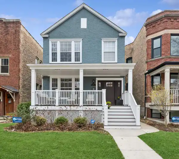 EXPANSIVE HOME IN LINCOLN SQUARE