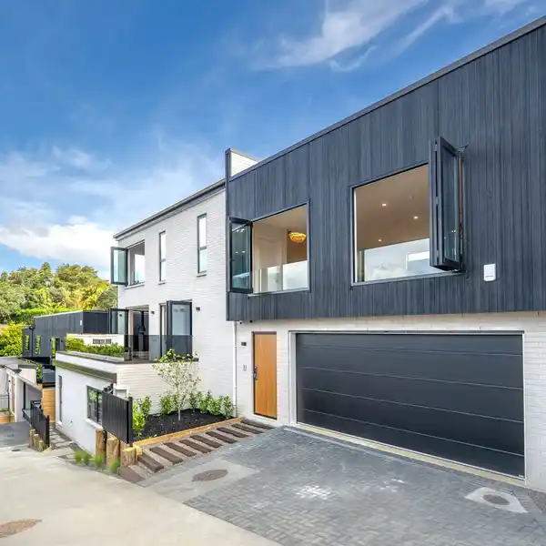 VERY VOGUE – LUXURY WITHIN REACH