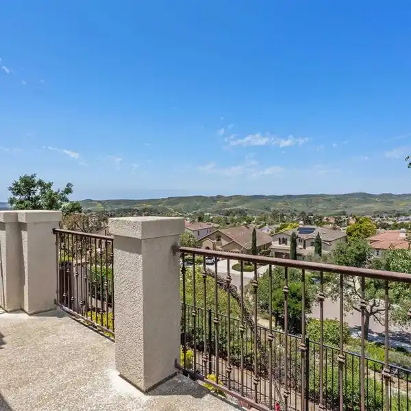 BREATHTAKING HILLTOP VIEWS IN DESIRABLE ARROWOOD