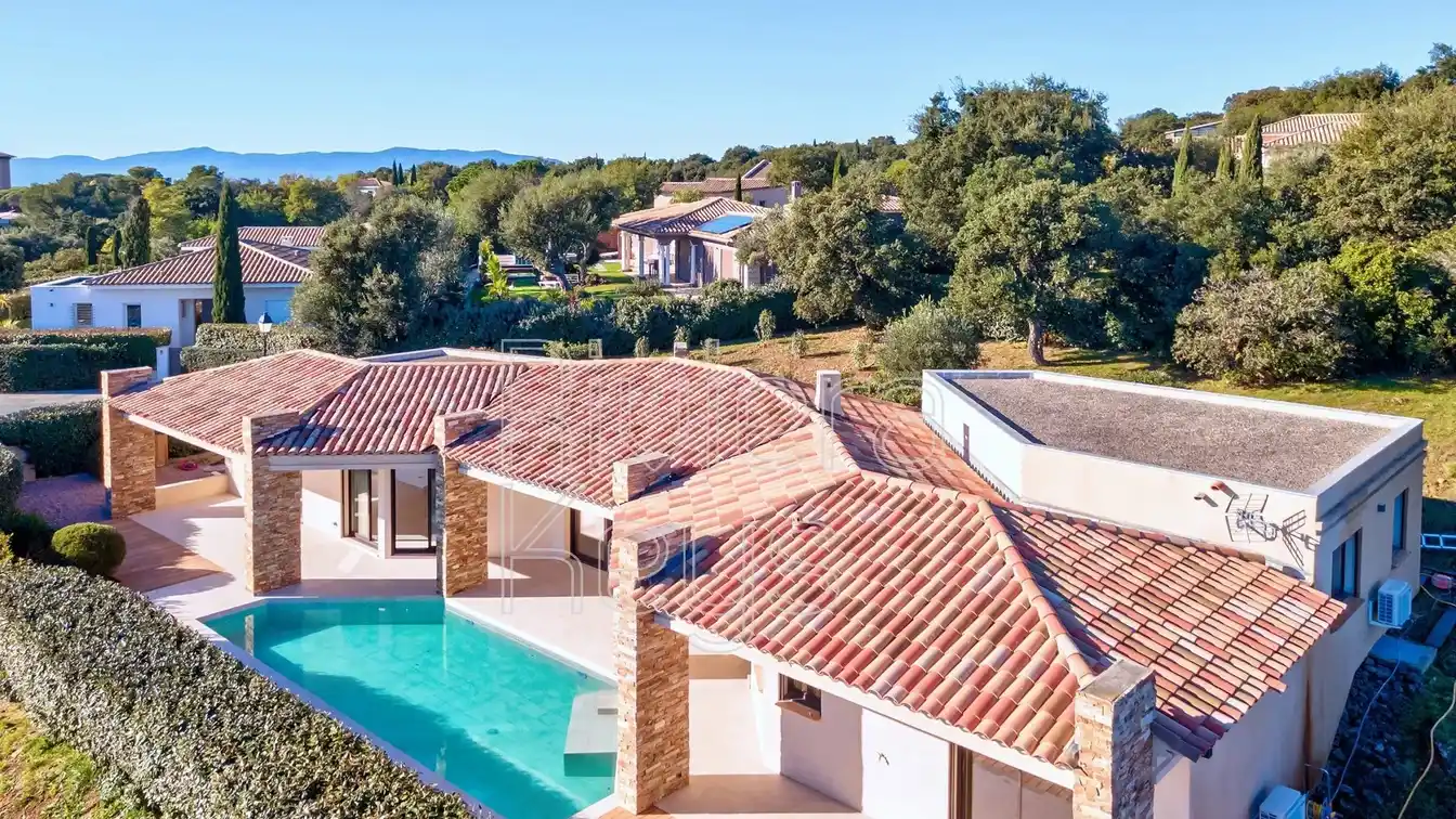 Luxurious Villa in a Peaceful Setting