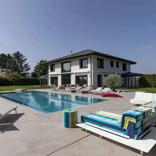 CONTEMPORARY VILLA WITH HEATED POOL AND LUXE FINISHES