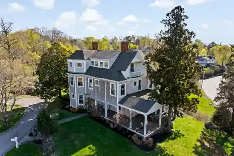 Apple Knoll - Iconic Home in Desirable Location