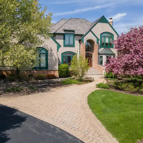 SPACIOUS HOME FULL OF AMAZING DETAILS