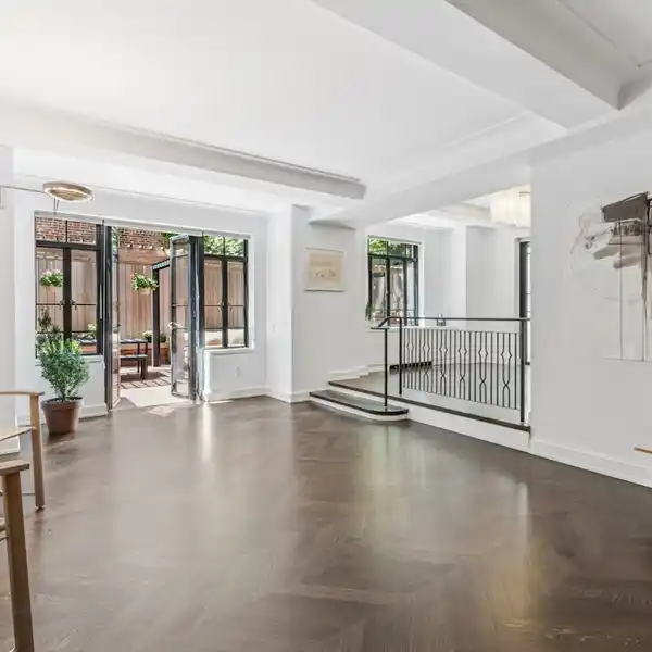 EXTRAORDINARY APARTMENT THAT FEELS LIKE A HOUSE