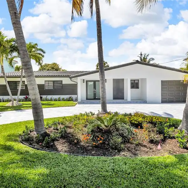 RECENTLY REMODELED 4 BEDROOM HOME IN LIGHTHOUSE POINT!