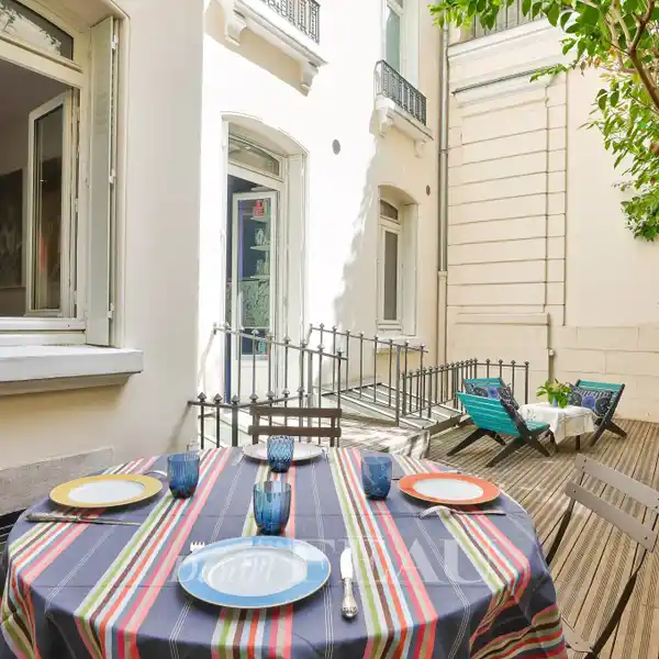 COURTYARD APARTMENT WITH A SUNNY TERRACE
