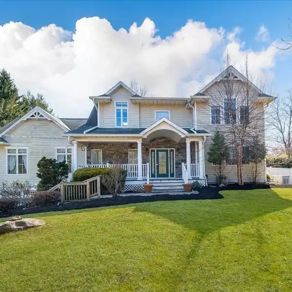 EXCEPTIONAL HOME IN A GREAT LOCATION