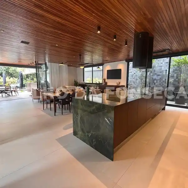 HIGH-TECH RIVIERA ESTATE WITH POOL AND CINEMA