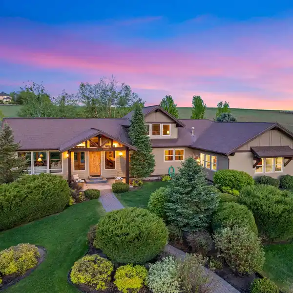 MODERN CRAFTSMAN HOME ON TEN ACRES