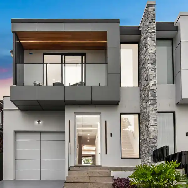 STRIKING HOME WITH TIMELESS APPEAL