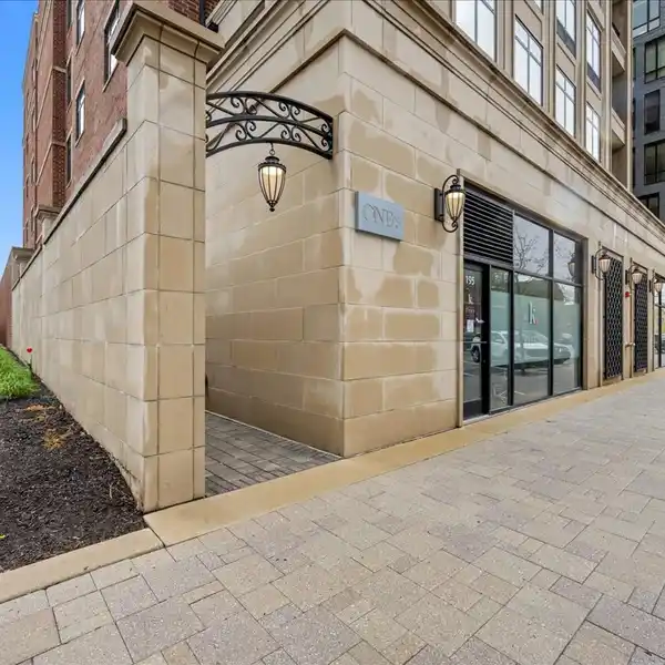 EXCLUSIVE PENTHOUSE WITH STUNNING SKYLINE VIEWS