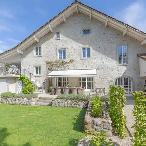 EXCLUSIVE AND EXCEPTIONAL VILLAGE HOUSE