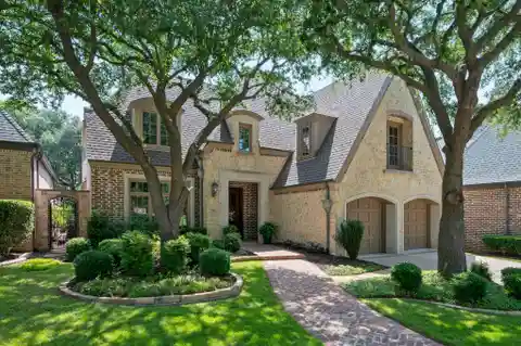 A Luxury Lifestyle Awaits