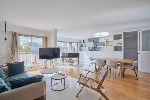 Elegant Apartment with Eiffel Tower Terrace Views