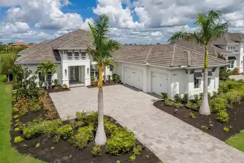 Luxury Residence in the Lake Club