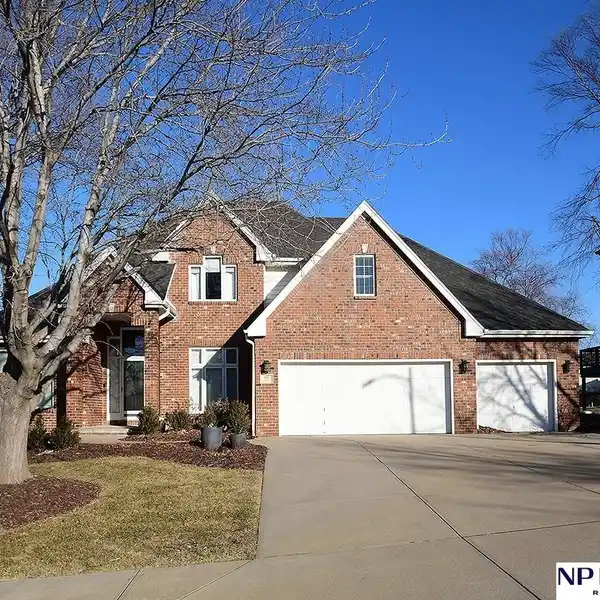 EXQUISITE HOME OVERLOOKING TARA HILLS GOLF COURSE